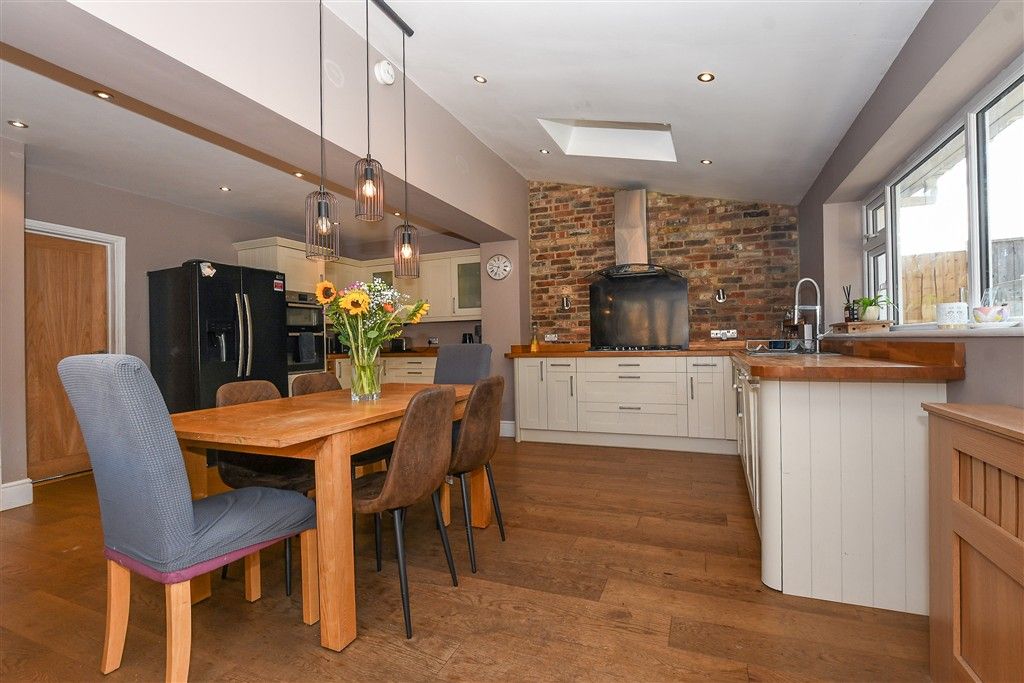 Property photo 3 of 17 Kitchen