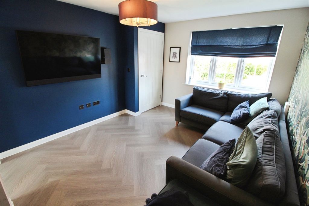 Property photo 2 of 14 Lounge