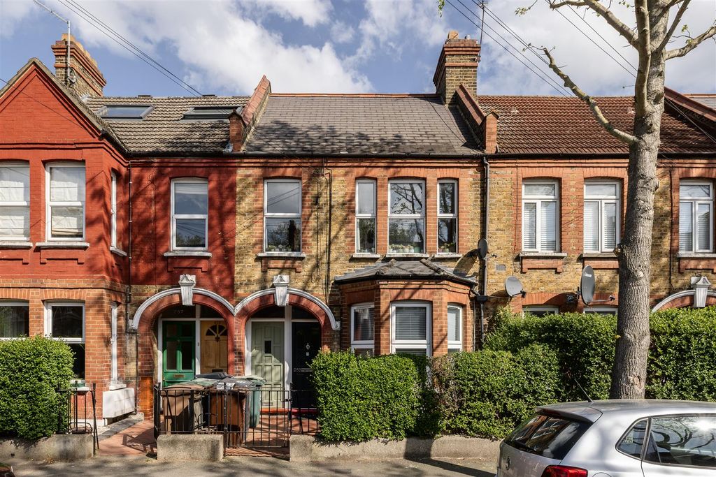 Property photo 1 of 25 Brettenham Road, E17