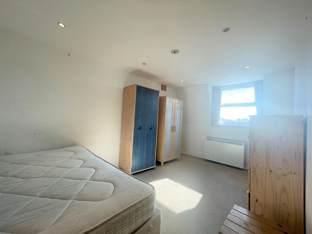 Property photo 2 of 6 Photo 5