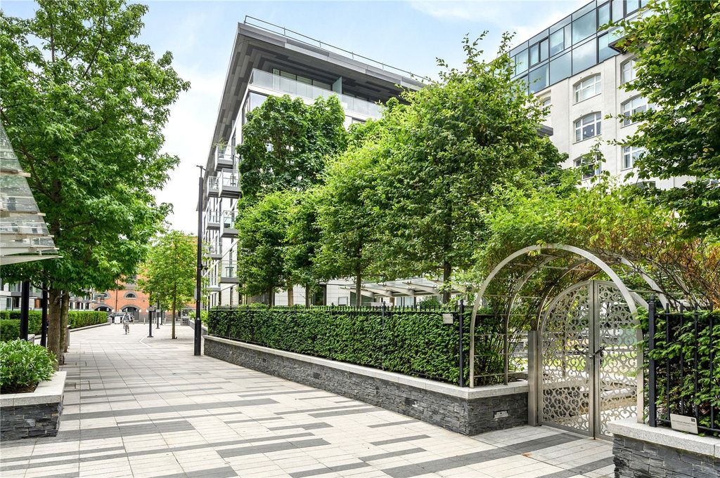 Property photo 3 of 20 Communal Courtyard