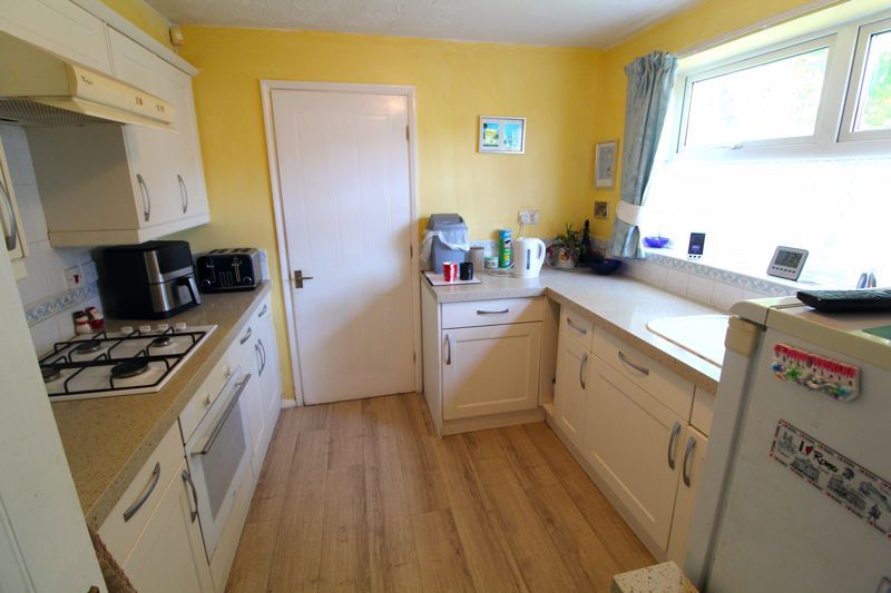 Property photo 3 of 11 Kitchen