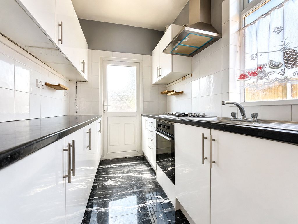 Property photo 2 of 10 Kitchen