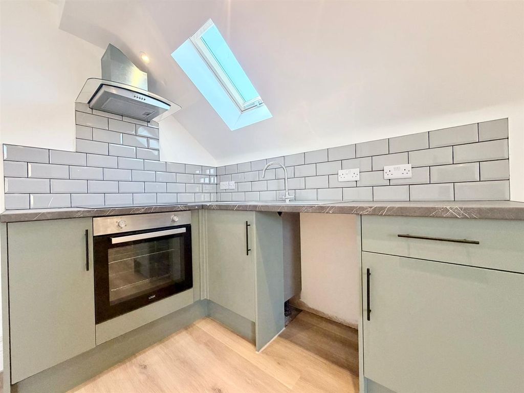 Property photo 2 of 9 Kitchen