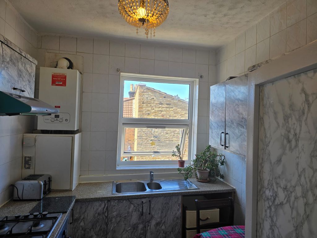 Property photo 3 of 8 Kitchen
