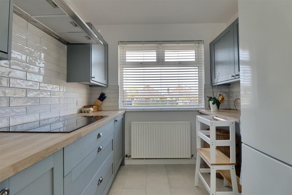 Property photo 2 of 21 9118Cfe4-Ca8E-470D-Bdd3-C894D583E8F6_1_201_A.Jpeg