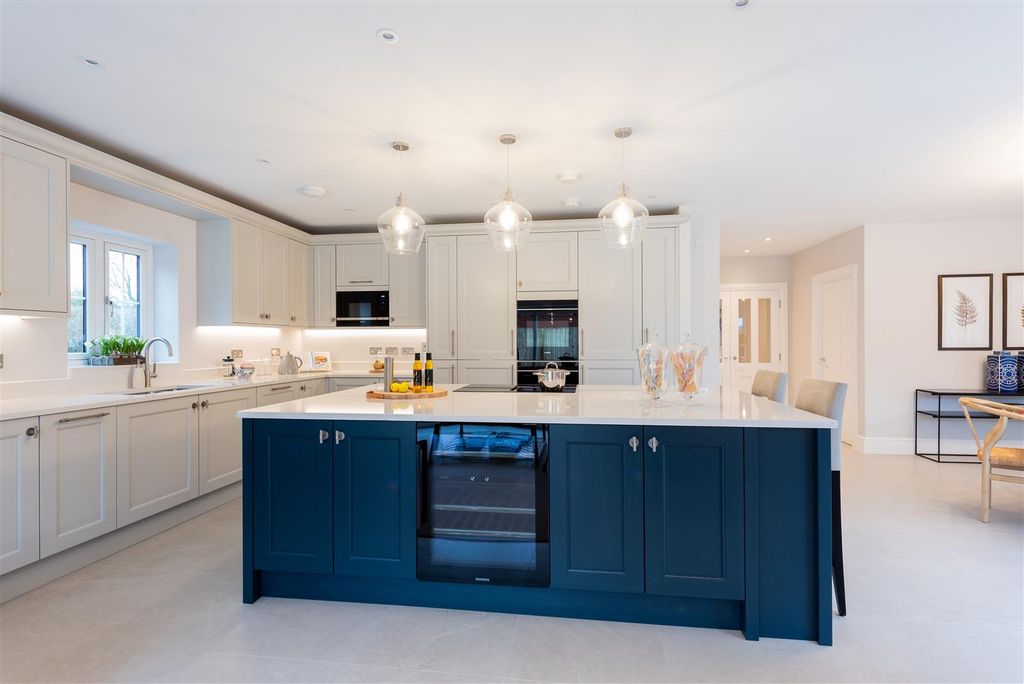Property photo 2 of 11 Rectory Fields-82.Jpg