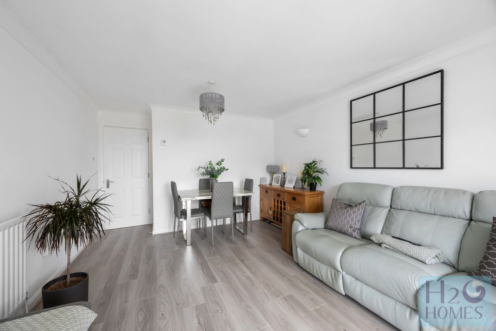 Property photo 3 of 17 Hamilton Court 2