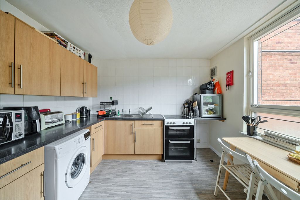 Property photo 2 of 21 1299047-11-6835d0...