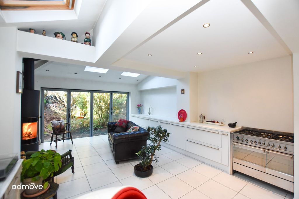 Property photo 3 of 19