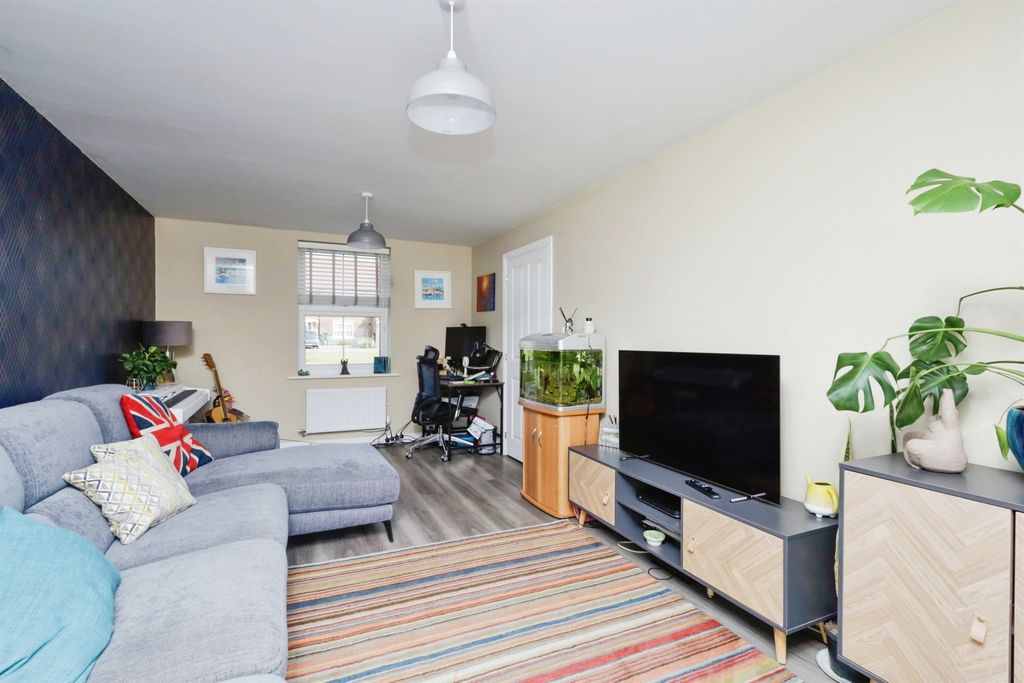 Property photo 2 of 17