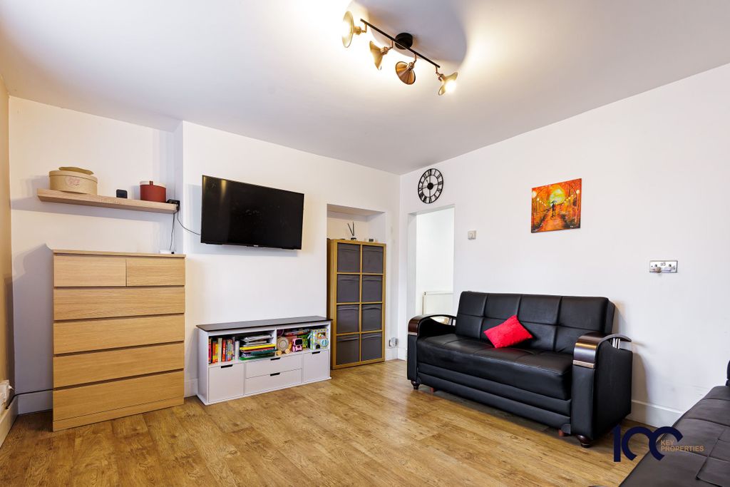 Property photo 2 of 18