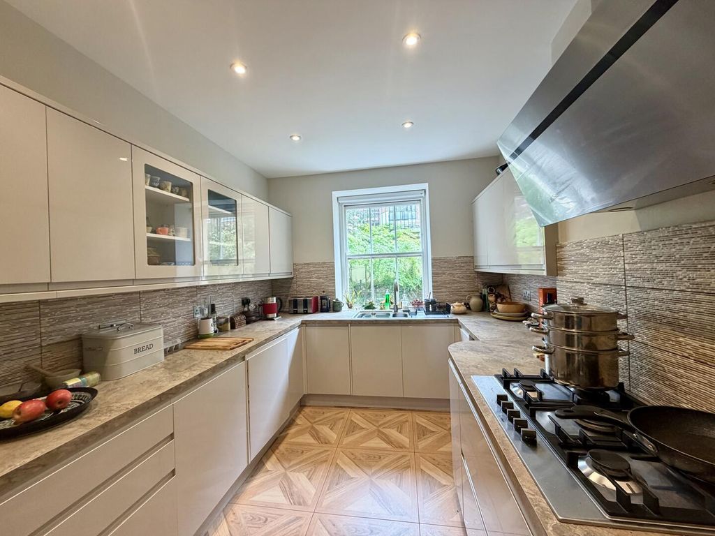 Property photo 2 of 8 Kitchen