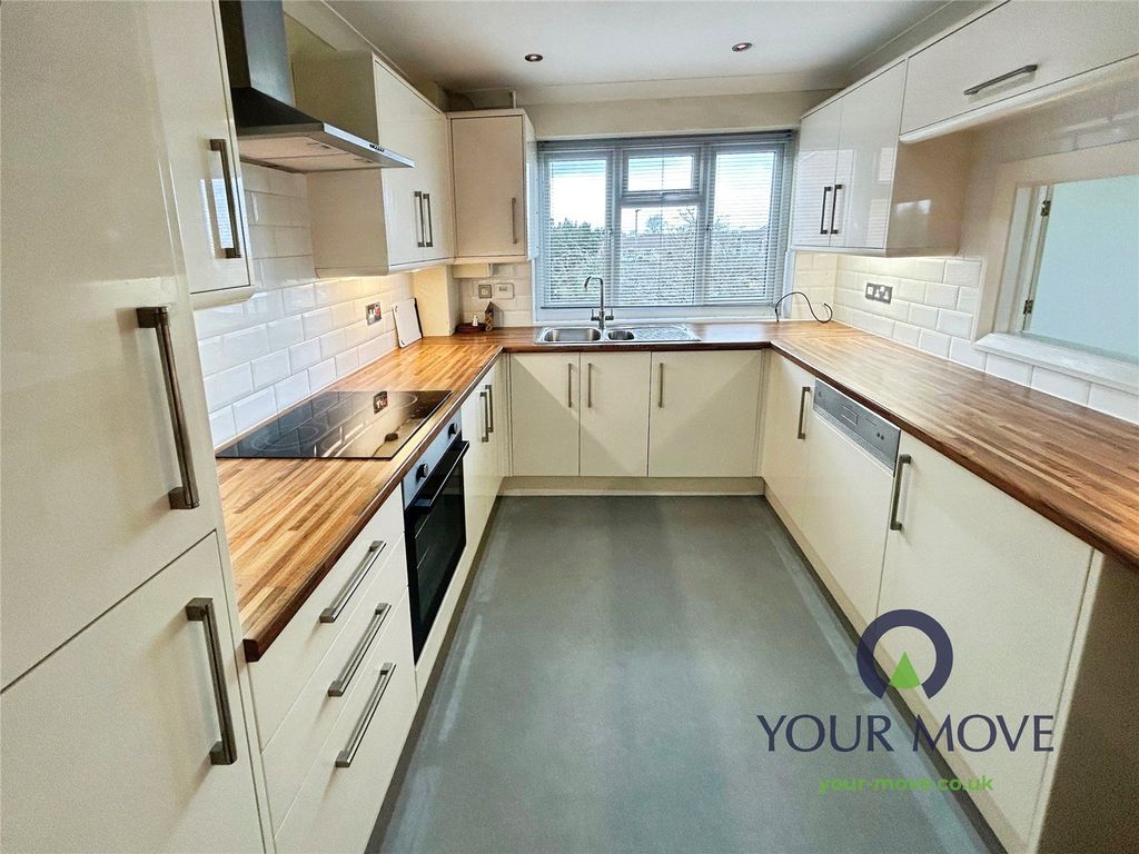 Property photo 3 of 12 Kitchen