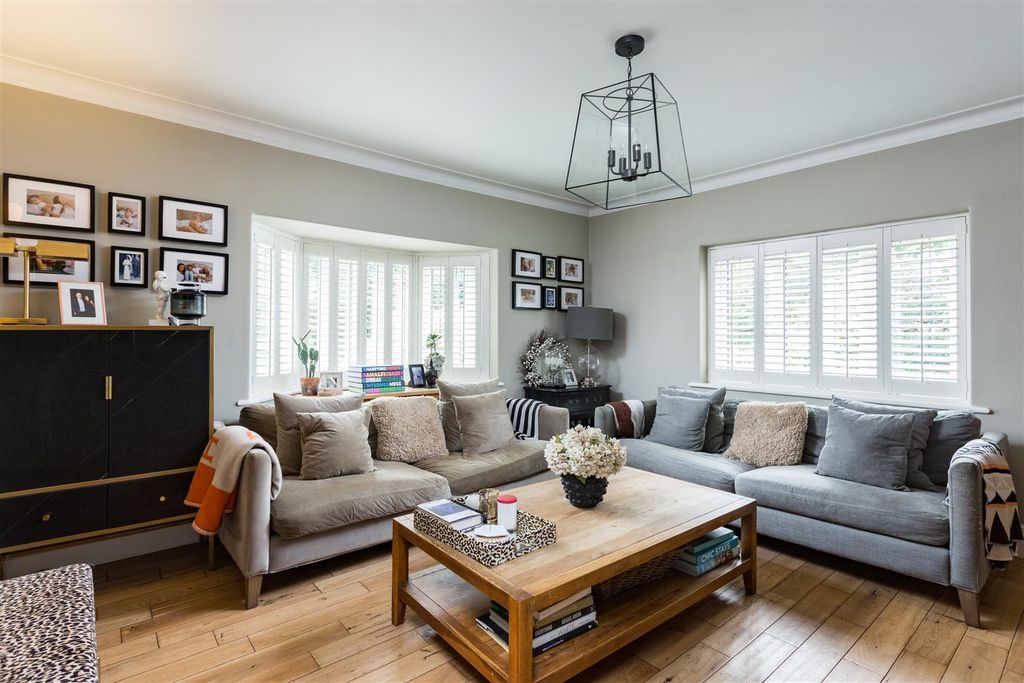 Property photo 3 of 41 16 Creskeld Lane-15.Jpg