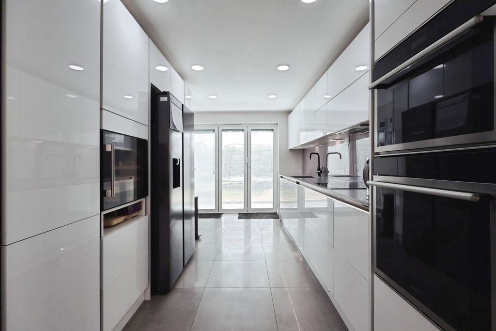 Property photo 3 of 44