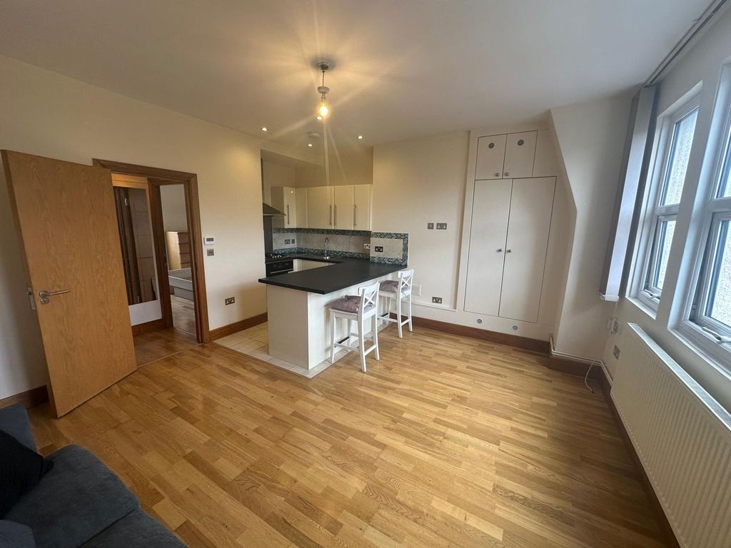 Property photo 3 of 10 Photo 4