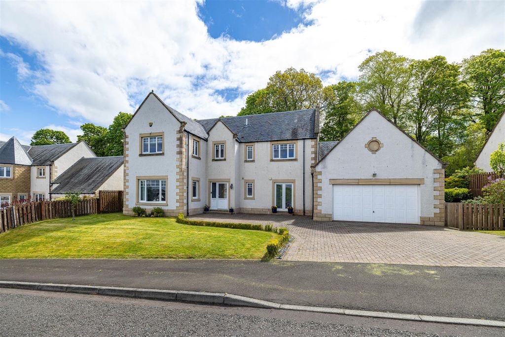Property photo 1 of 41 3 Harleyburn Court Outsides 02.Jpg