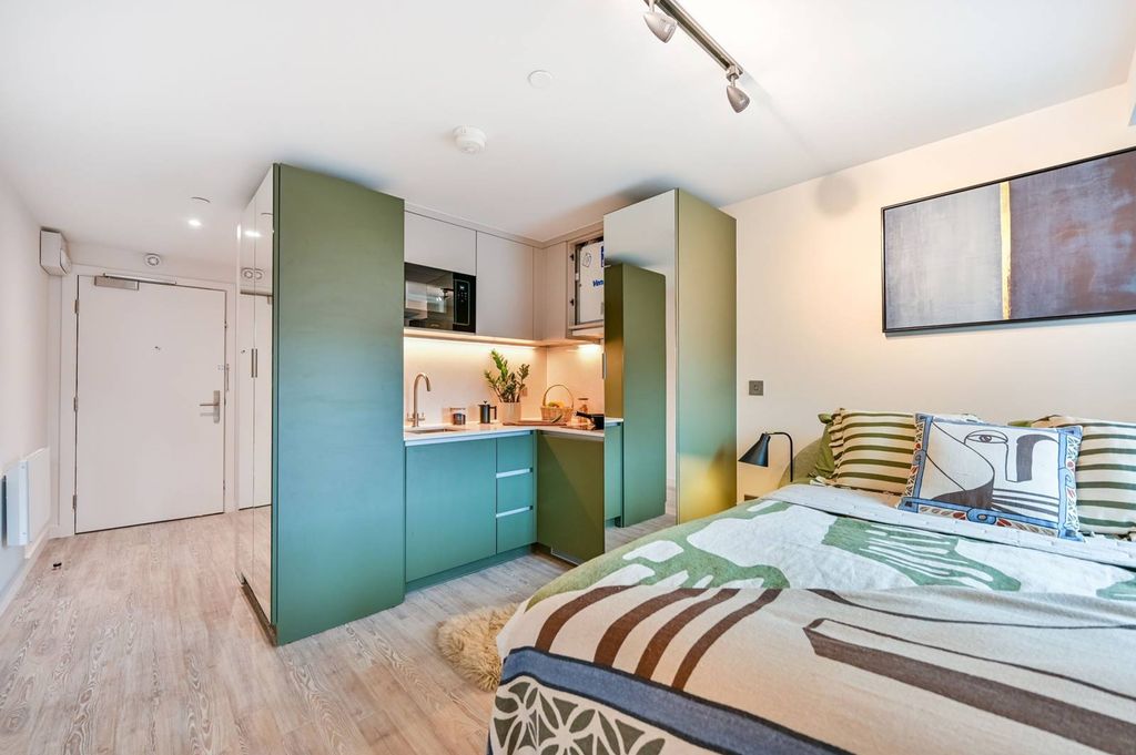 Property photo 2 of 36