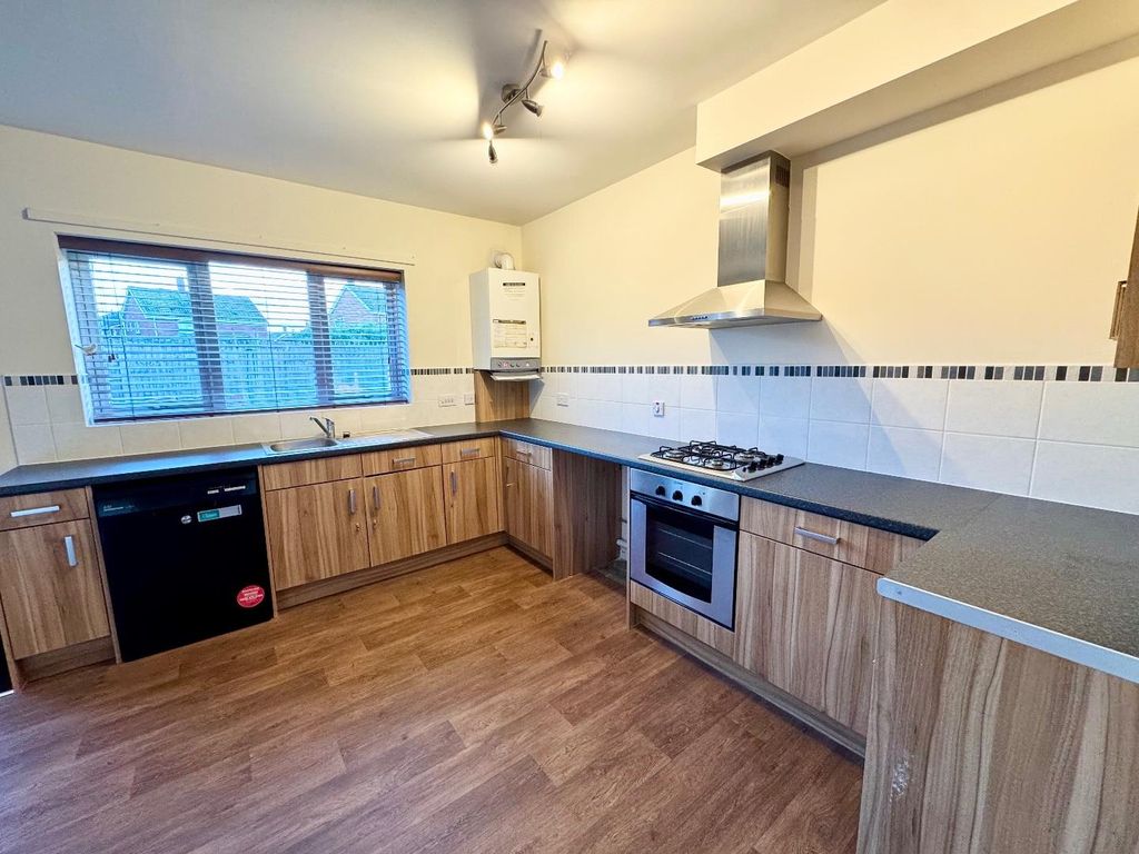 Property photo 3 of 11 Kitchen