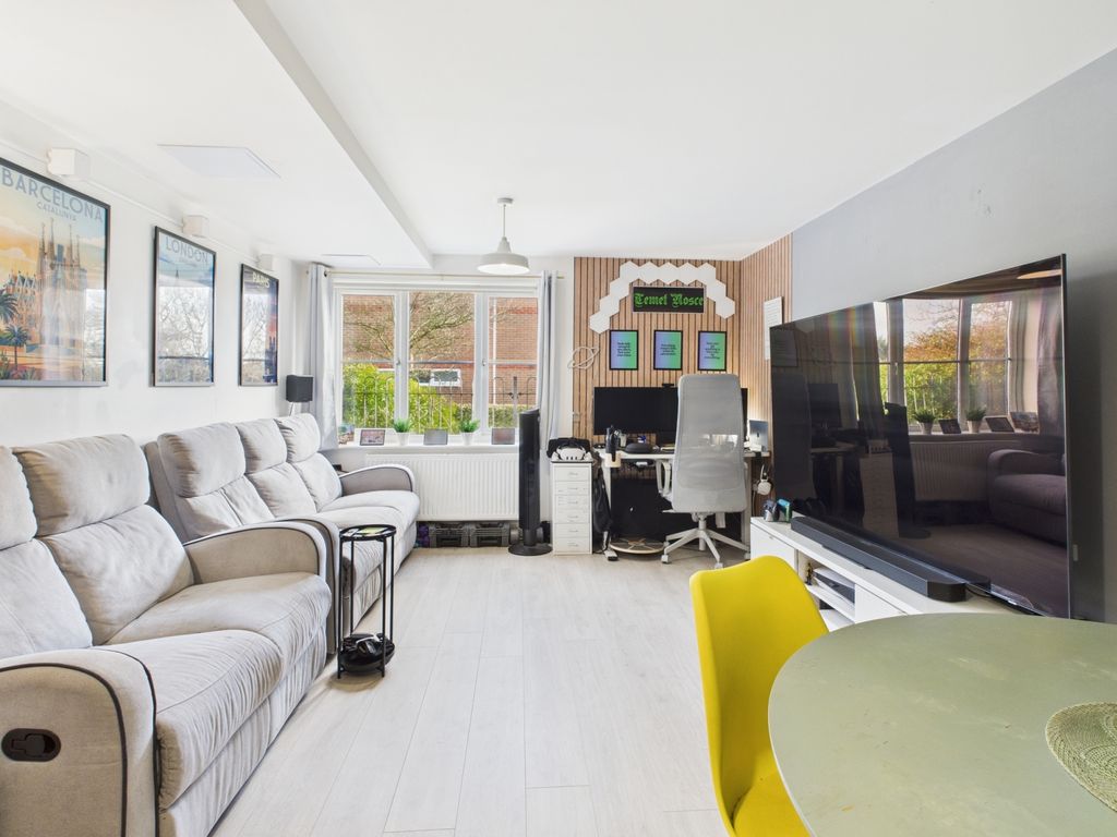 Property photo 2 of 15 Living / Dining Room