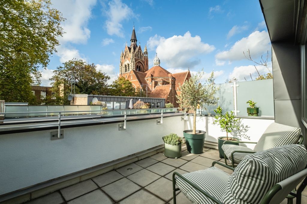 Property photo 2 of 30