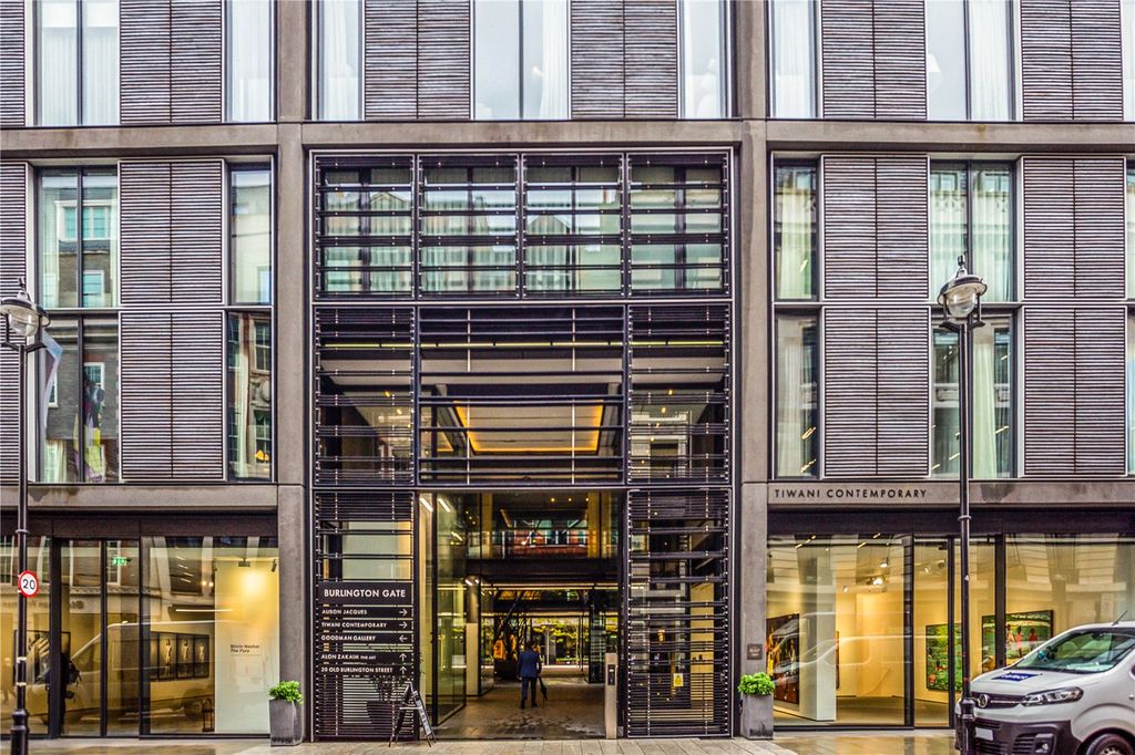 Property photo 2 of 15 Building