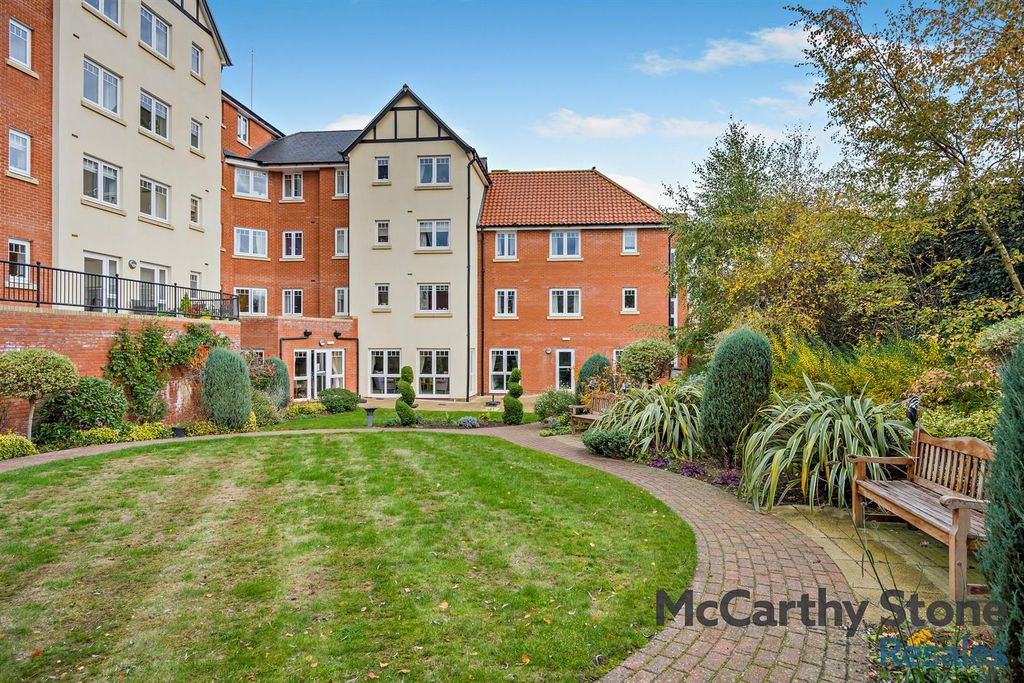 Property photo 1 of 25 8670595-Exterior03-800.Jpg