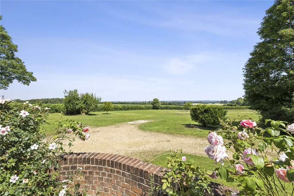 Property photo 2 of 11 Gardens