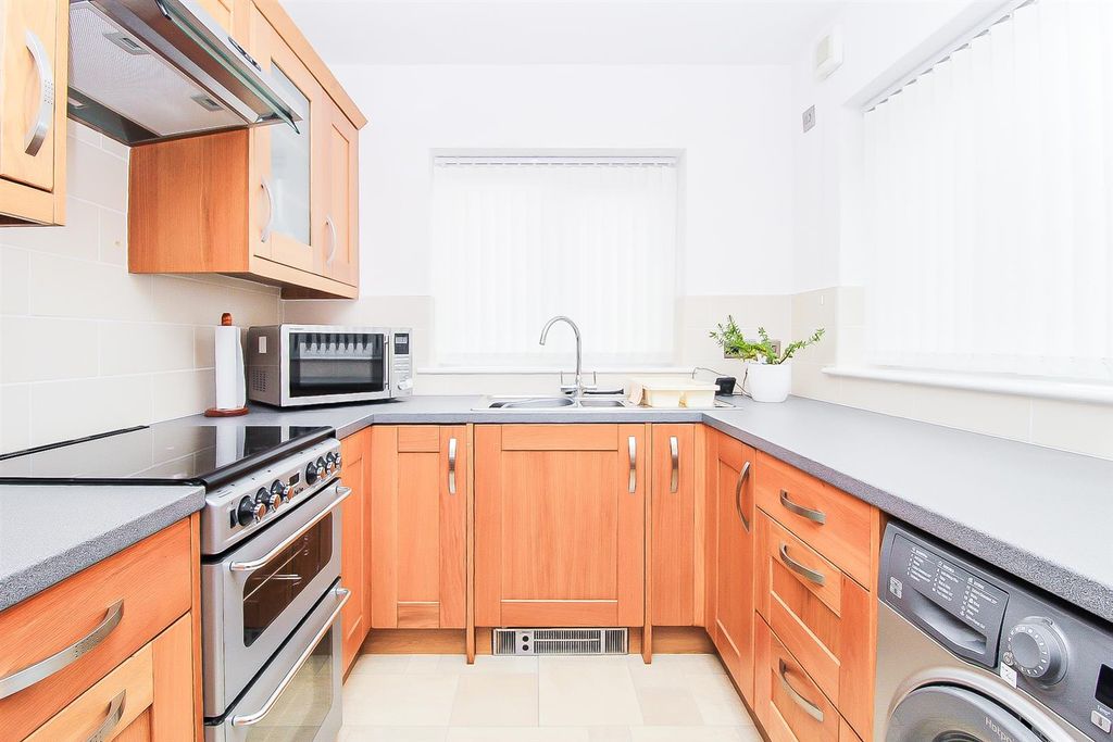 Property photo 2 of 11