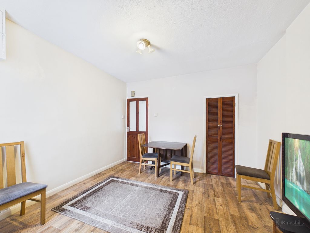 Property photo 3 of 11 Cam02136G0-Pr0571-Still006