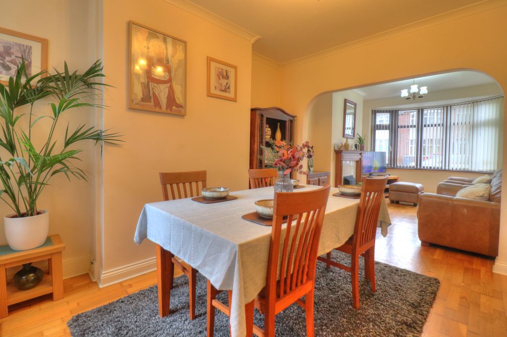 Property photo 3 of 21 Dining Room/Lounge