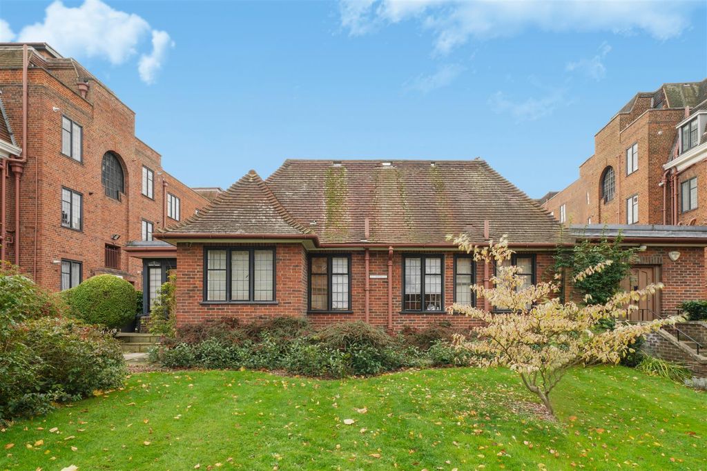 Property photo 1 of 16 Ripon House