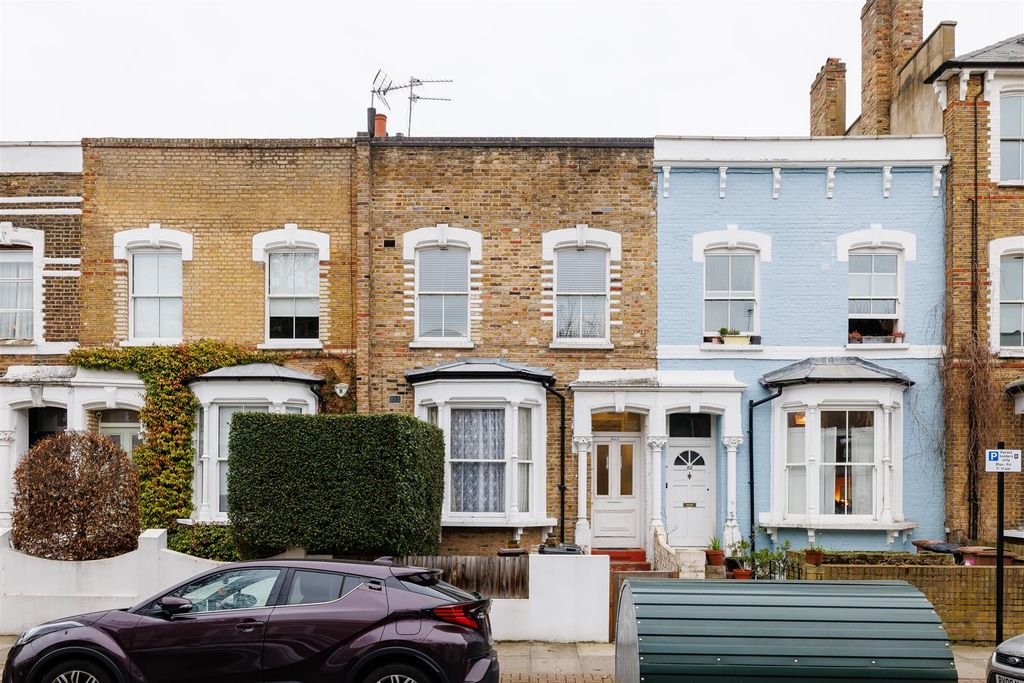 Property photo 2 of 26 Benthal Road, N16