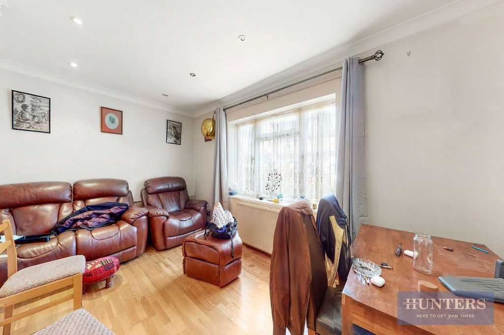 Property photo 3 of 19 5 Tower Road - 3Ua6Oqzgtas0M9X1Ezvf.Jpg