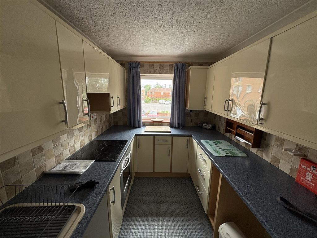 Property photo 2 of 17 Kitchen