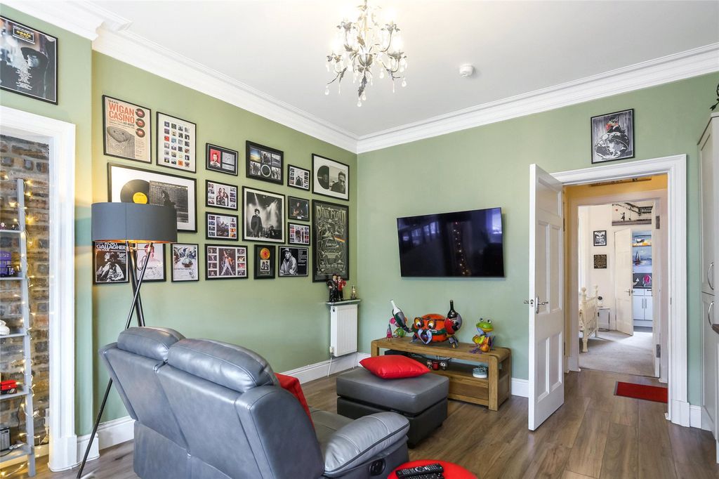 Property photo 3 of 19 Picture No. 05