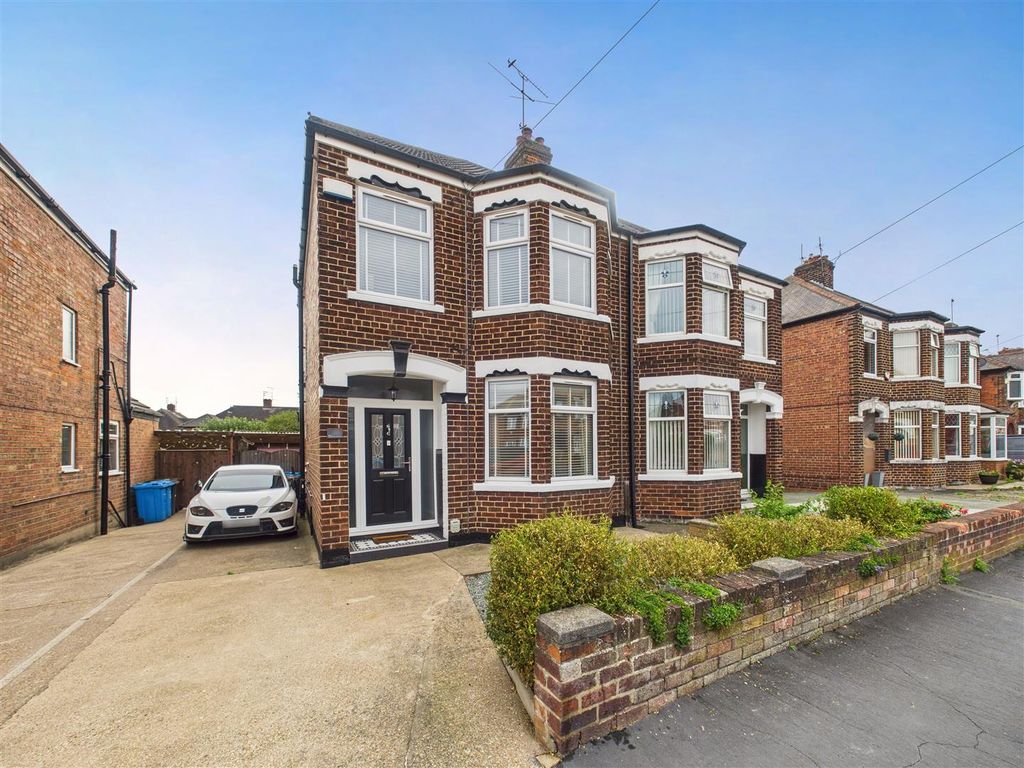 Property photo 1 of 14 Cam05451G0-Pr0054-Still018.Jpg