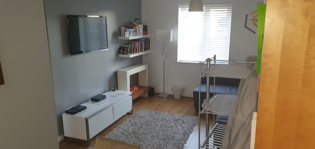 Property photo 1 of 19 Bright, Modern Living Room With A Wall-Mounted TV,...