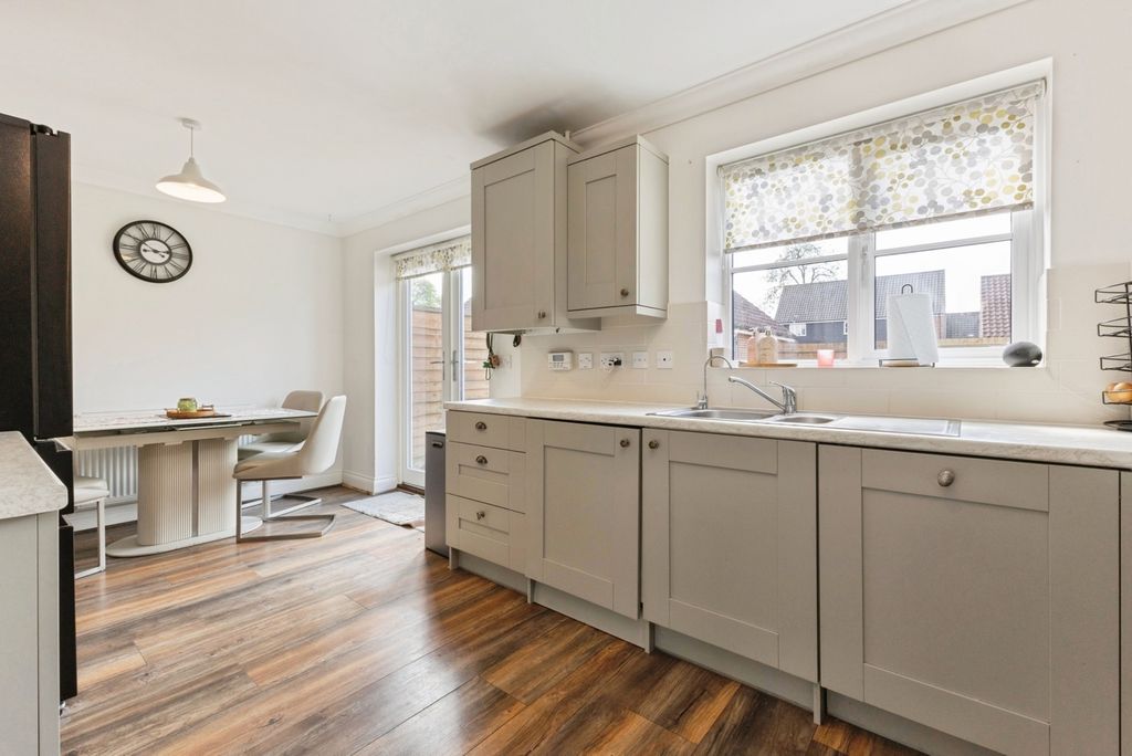 Property photo 3 of 26 Pbox-Img.Jpg