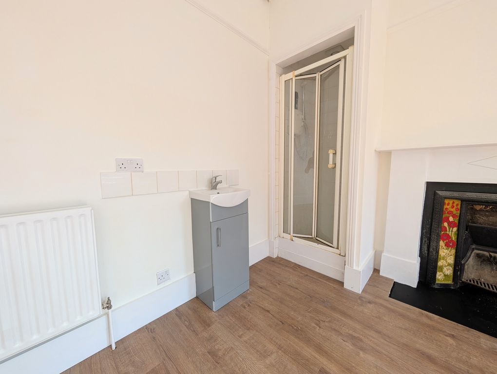 Property photo 3 of 12 Shower