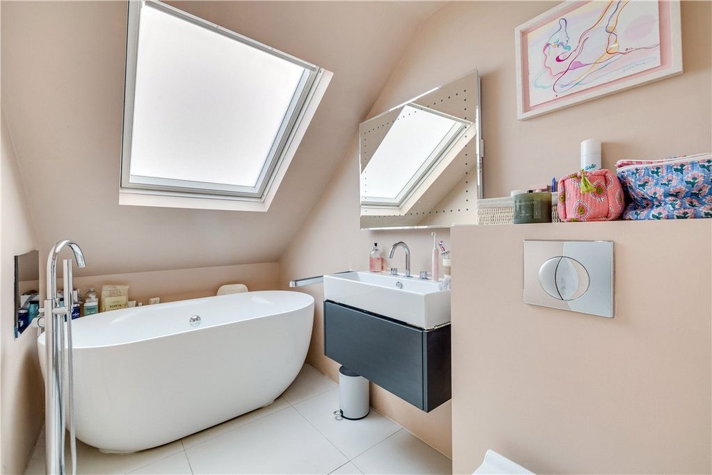 Property photo 3 of 8 Picture No. 14