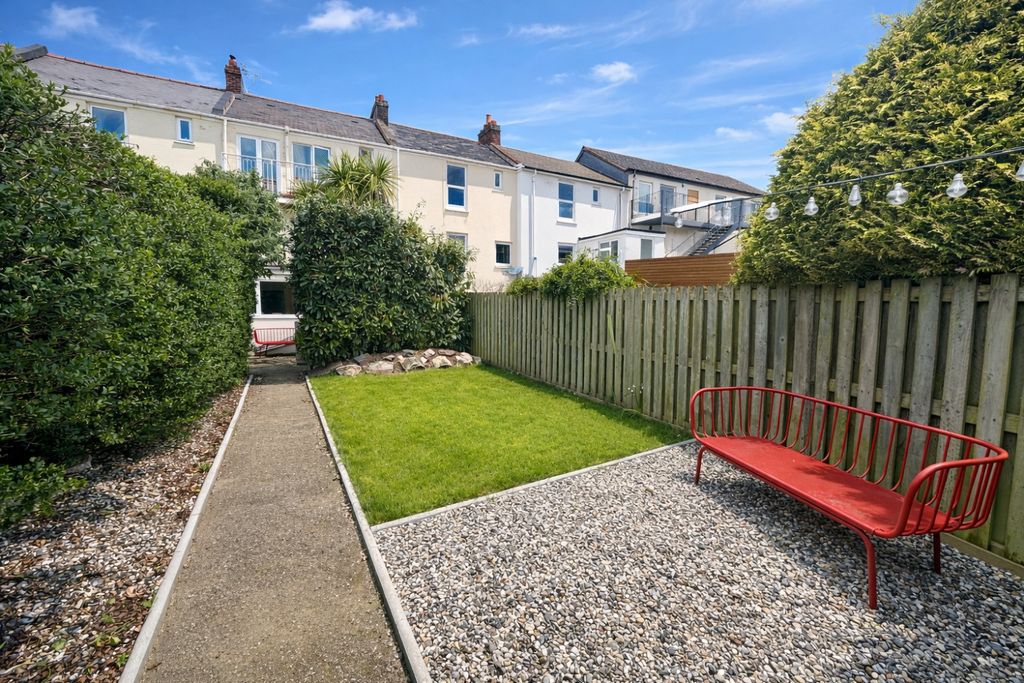 Property photo 3 of 8 Garden