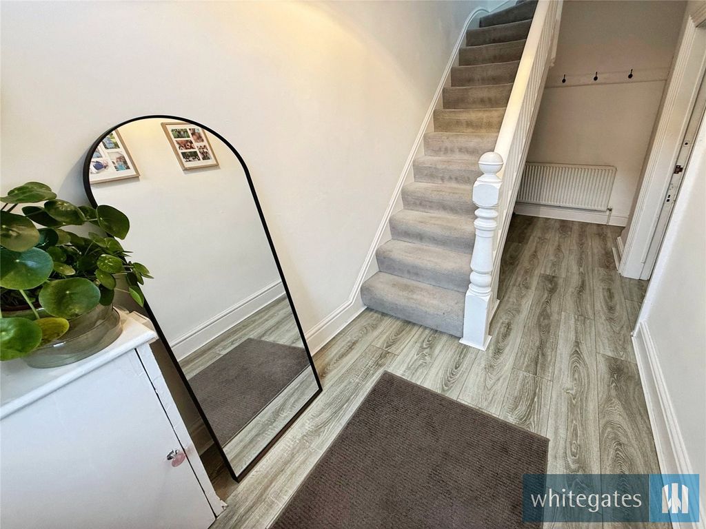 Property photo 2 of 31 Picture No. 24