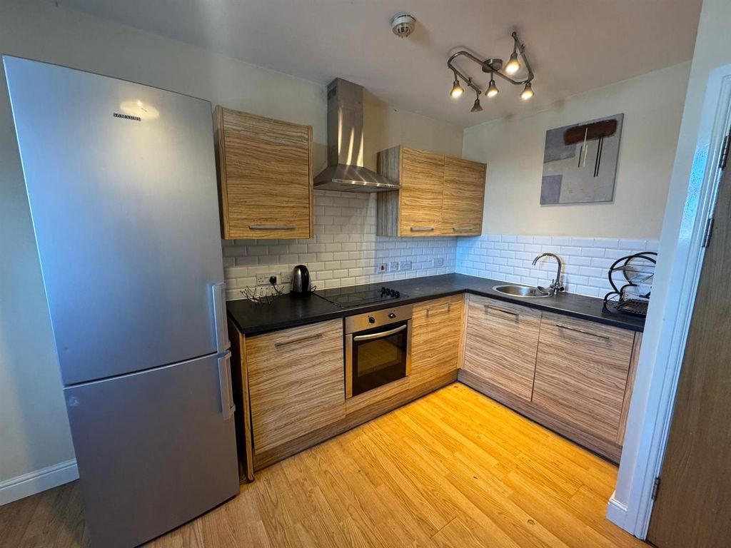 Property photo 2 of 10 Kitchen