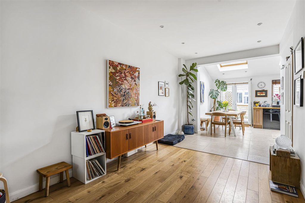 Property photo 3 of 13