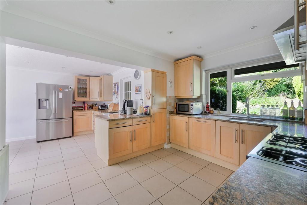 Property photo 2 of 24 Court Hill,(25 From 40)-13.Jpg