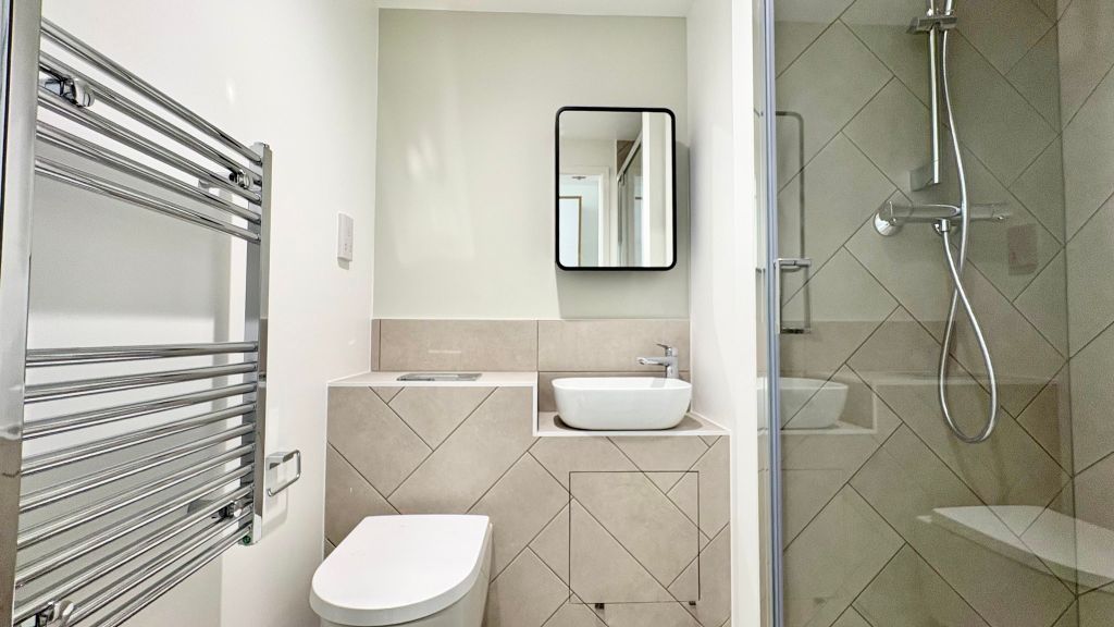 Property photo 3 of 21 Bathroom
