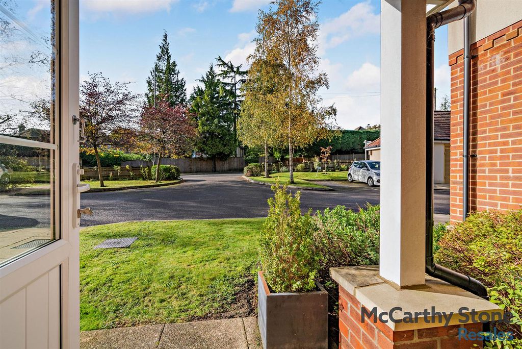 Property photo 3 of 26 8668173-Exterior03-800.Jpg