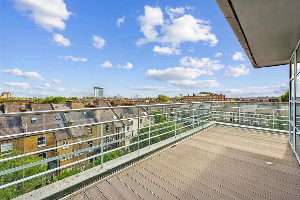 Property photo 3 of 16 Terrace